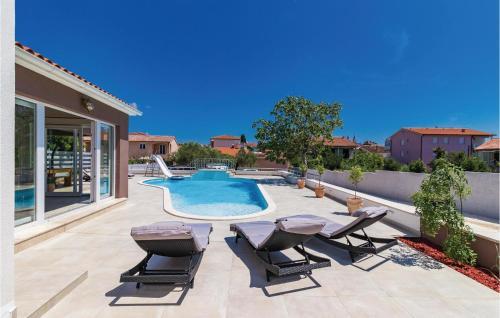 Five-bedroom Holiday Home In Medulin