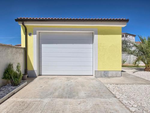 Holiday Home House Dejvis