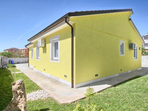 Holiday Home House Dejvis