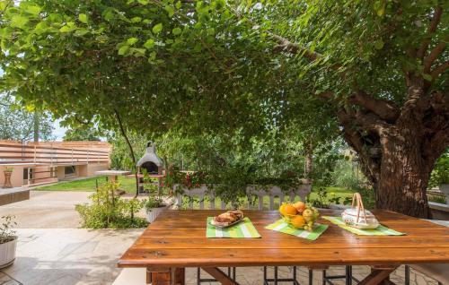 Hostal E-m Apartments With Private Pool