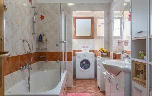 Hostal E-m Apartments With Private Pool