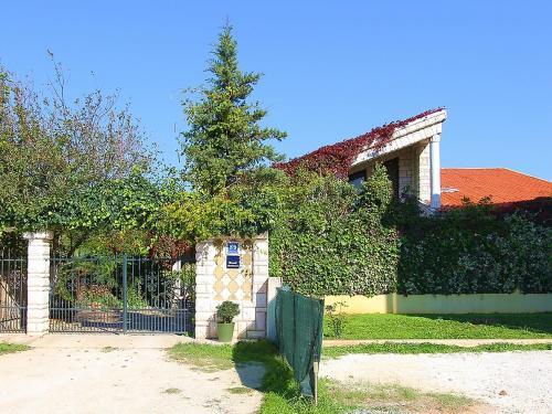 Apartment Perich / 10765