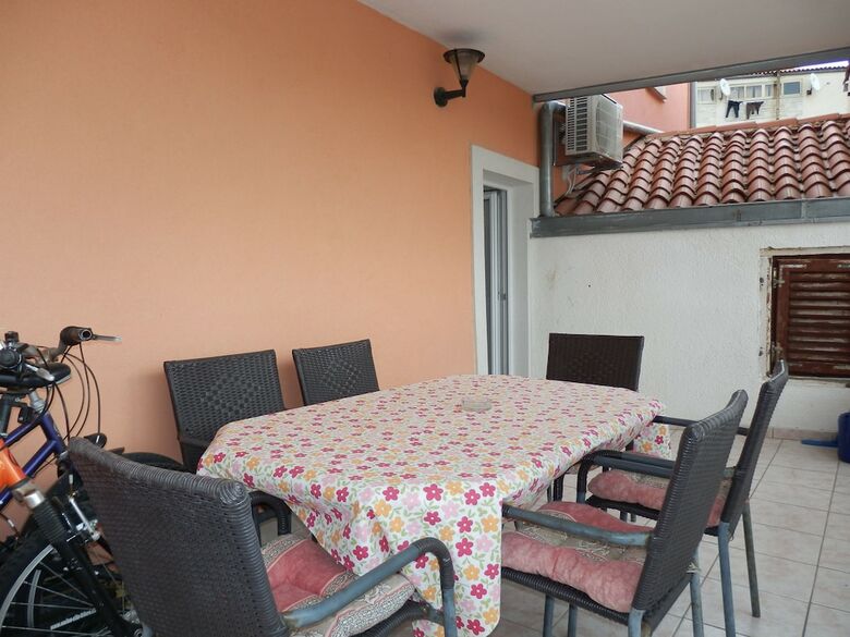 Apartments Dino Edi