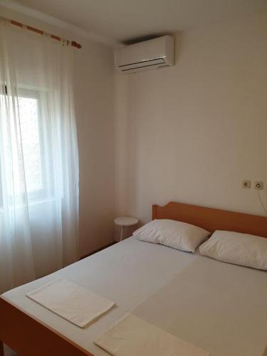 Hostal Triple Room Metajna 4120b