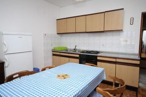 Apartment Metajna 527c