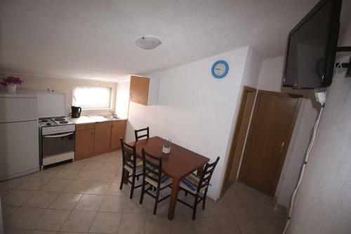 Apartments By The Sea Pisak (omis) - 12545