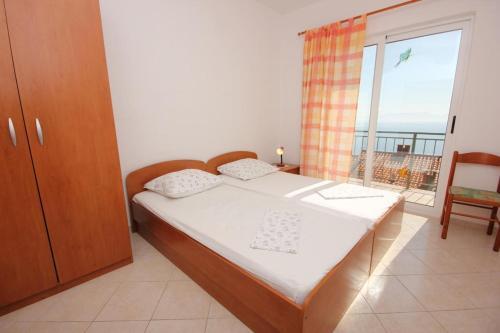 Apartments By The Sea Pisak (omis) - 7570