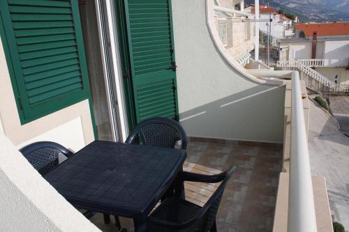 Apartments By The Sea Pisak (omis) - 4815