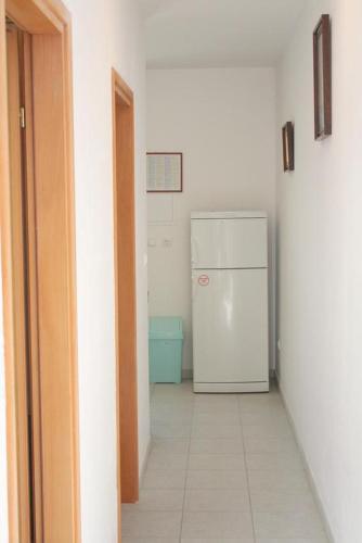 Apartments By The Sea Pisak (omis) - 4815