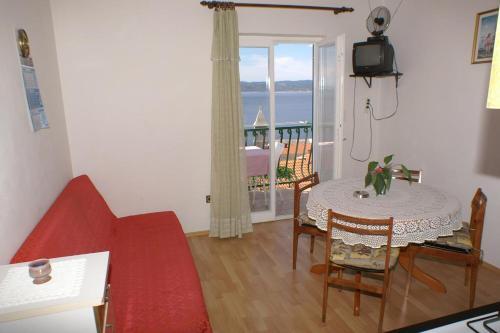 Apartments By The Sea Pisak (omis) - 2742