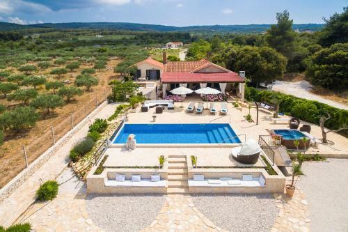Mirca Villa Sleeps 8 Pool Air Con Wifi