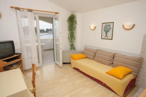 Apartment Preko 8515b