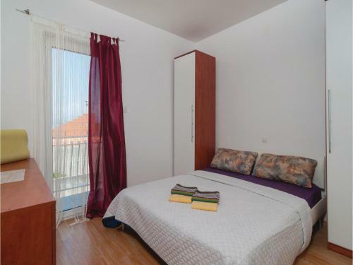 Two-bedroom Apartment In Podstrana