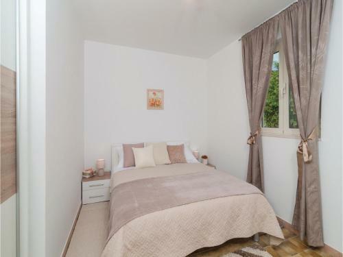 Two-bedroom Holiday Home In Podstrana