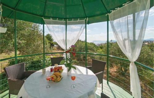 Two-bedroom Holiday Home In Podstrana