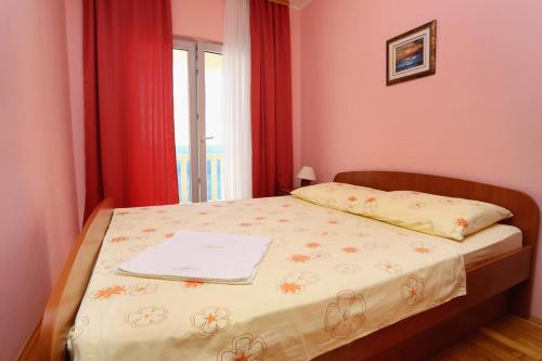 Apartments By The Sea Pisak (omis) - 10323