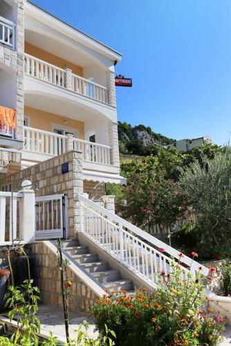 Apartments By The Sea Pisak (omis) - 10323