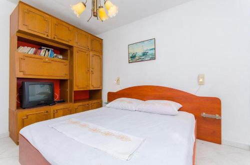 Apartments By The Sea Pisak (omis) - 2802