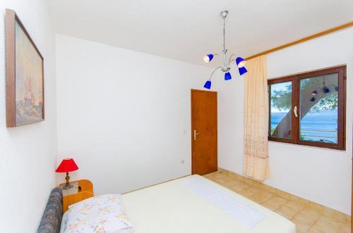 Apartments By The Sea Pisak (omis) - 2802