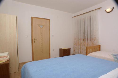 Apartments By The Sea Pisak (omis) - 2750