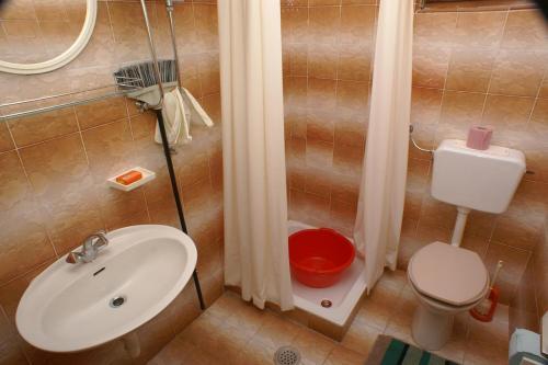 Apartments By The Sea Pisak (omis) - 2750