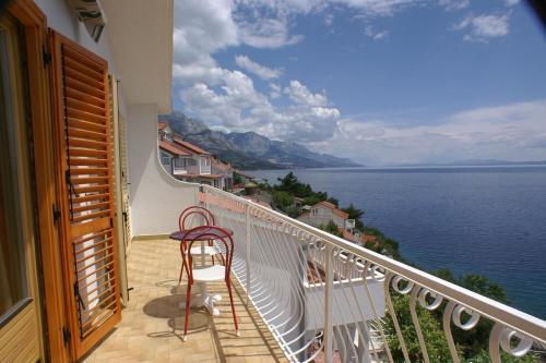 Apartments By The Sea Pisak (omis) - 2750