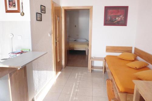 Apartments By The Sea Pisak (omis) - 2750