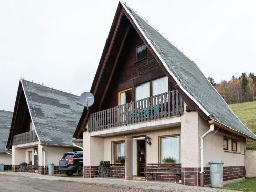 Quaint Holiday Home With Private Balcony In Trusetal