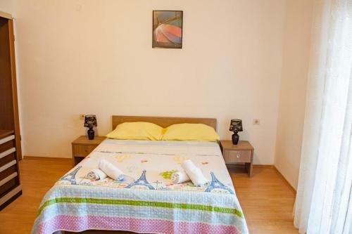 Hostal Apartments And Rooms With Parking Space Pag - 13355
