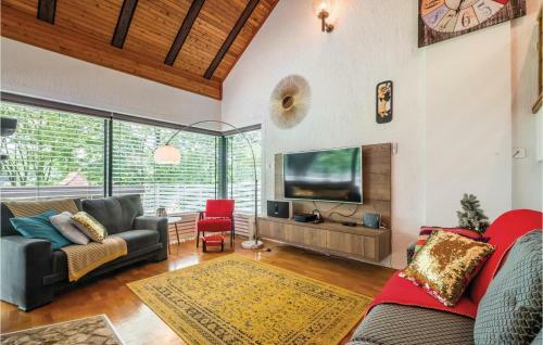 Three-bedroom Holiday Home In Ozalj