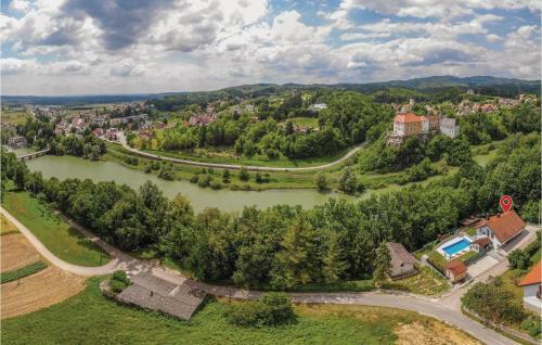 Three-bedroom Holiday Home In Ozalj