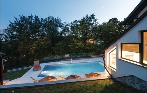Three-bedroom Holiday Home In Ozalj