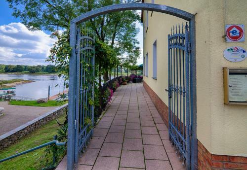 Hostal Elbterrassen Zu Brambach