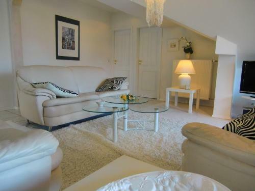 Carina Apartments