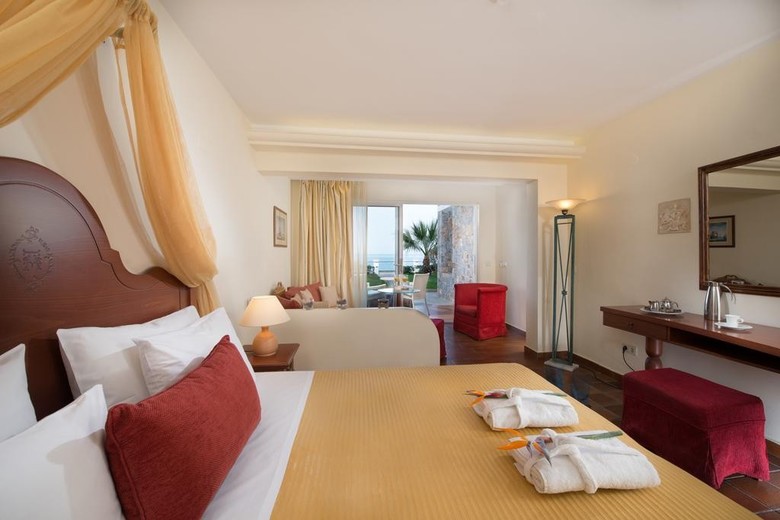 Alexander Beach Hotel & Village (.)