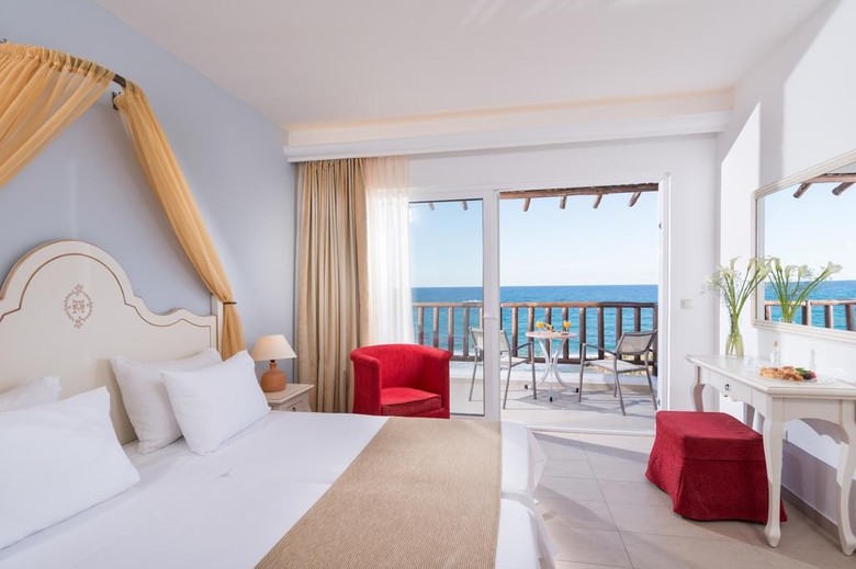 Alexander Beach Hotel & Village (.)