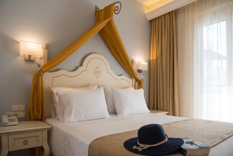 Alexander Beach Hotel & Village (.)