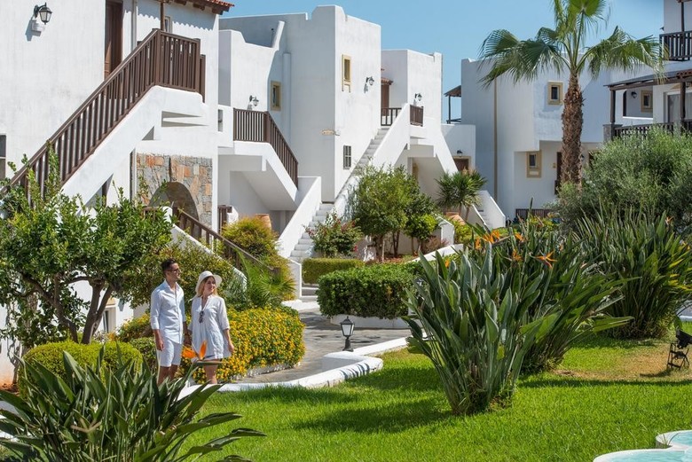Alexander Beach Hotel & Village (.)