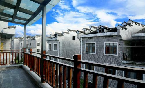 Dongjiang Lake Mountain Mist Inn