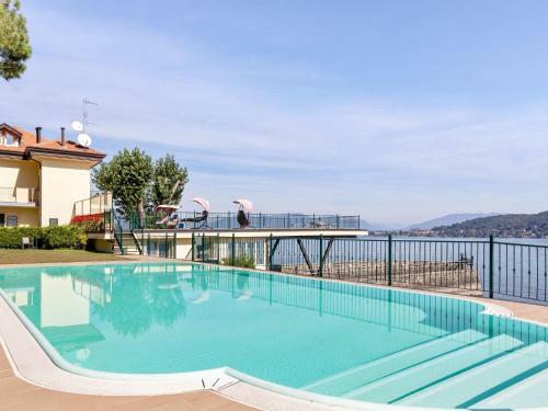 Apartamentos Modern Mansion With Private Beach At Lake Maggiore