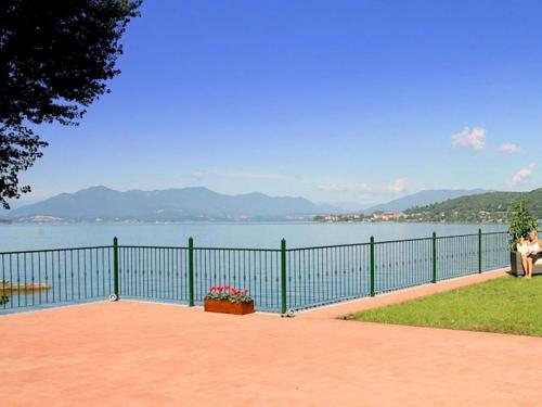 Apartamentos Modern Mansion With Private Beach At Lake Maggiore