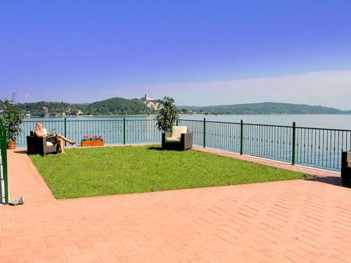 Apartamentos Modern Mansion With Private Beach At Lake Maggiore