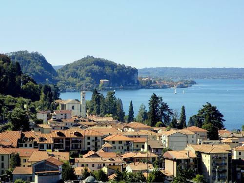Elegant Apartment Located On Lake Maggiore