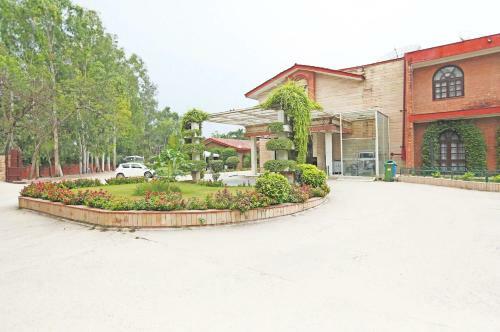 Hotel Ashok Country Resort