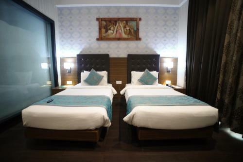 Hotel The Byke Suraj Plaza