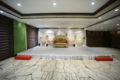 Hotel The Byke Suraj Plaza