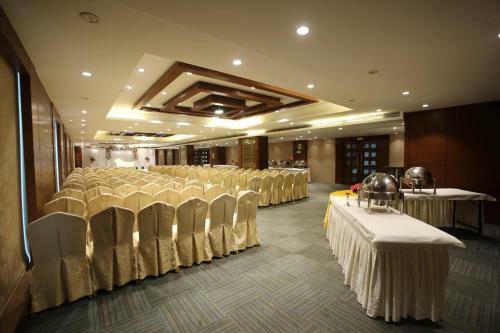 Hotel The Byke Suraj Plaza