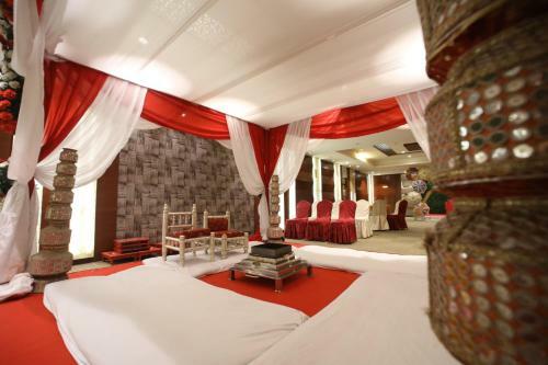 Hotel The Byke Suraj Plaza