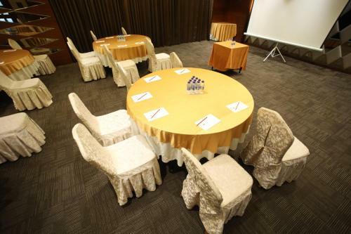 Hotel The Byke Suraj Plaza