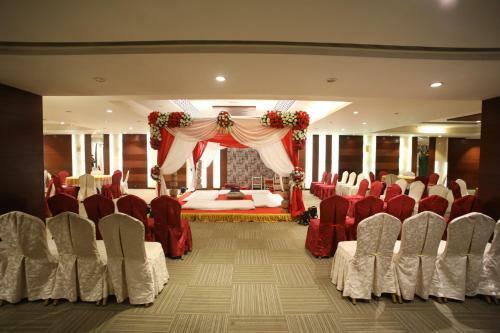 Hotel The Byke Suraj Plaza